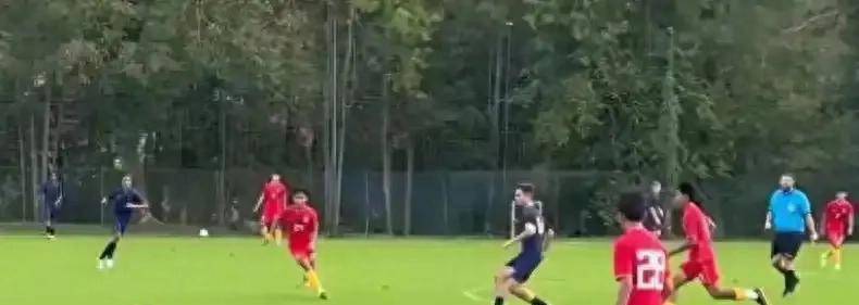 关于斗志昂扬双方鏖战，现场观众沸腾欢呼的信息