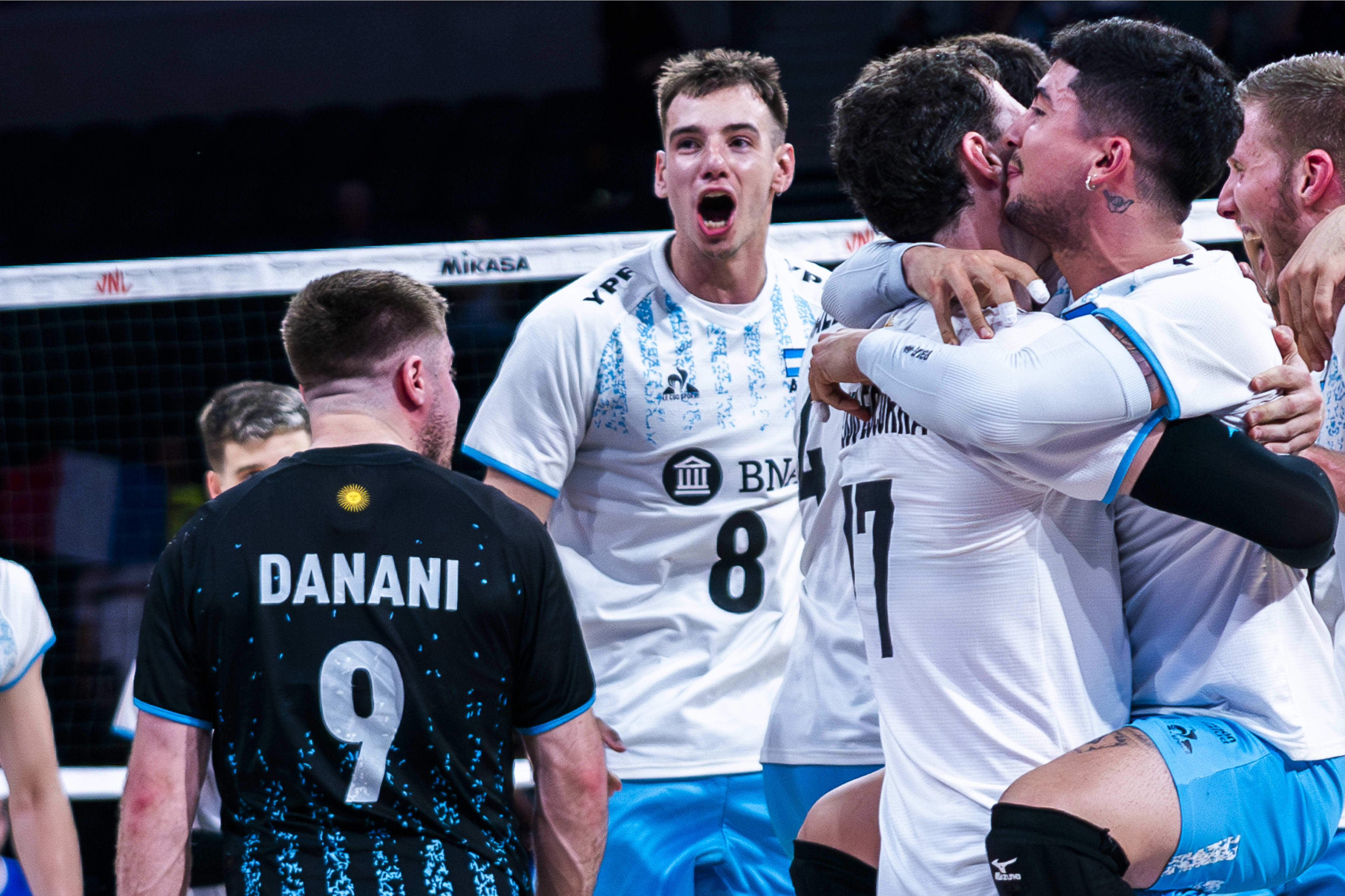 阿根廷足球超级联赛中炙手可热，一幕幕精彩大战值得期待的简单介绍