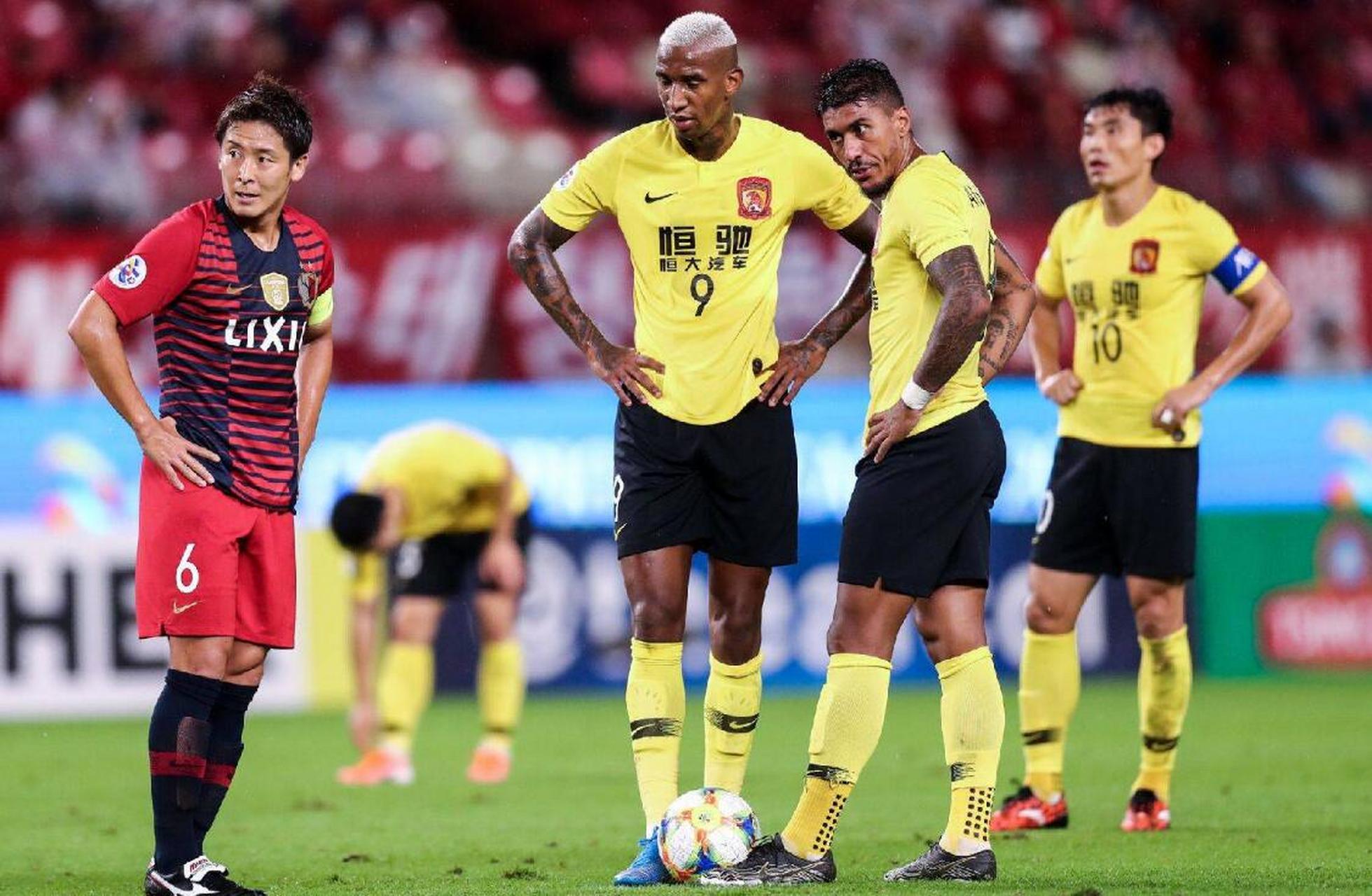 广州恒大队员在比赛中表现出色，领先对手