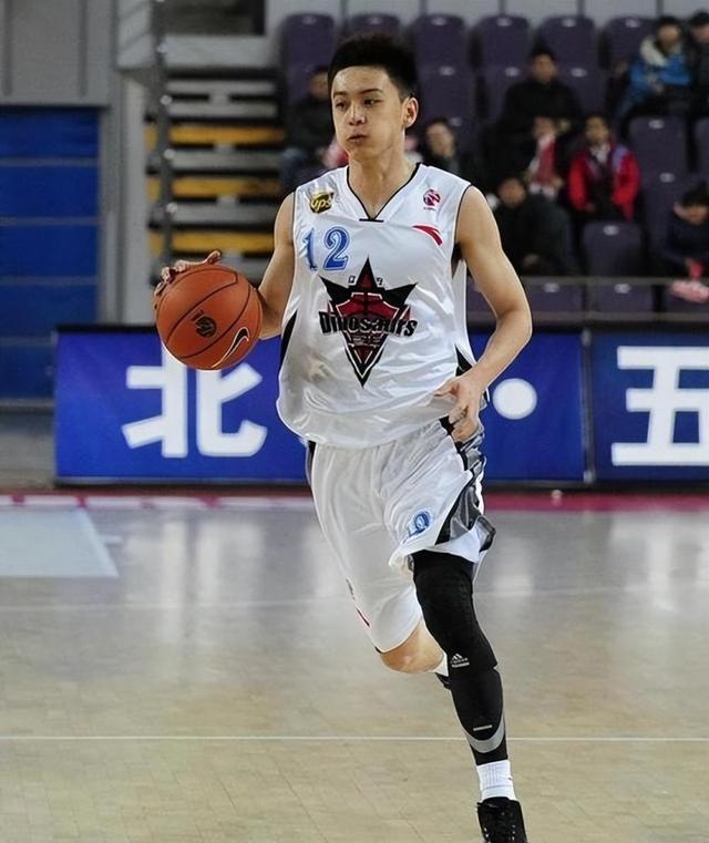 辽宁男篮稳扎稳打，取得关键胜利