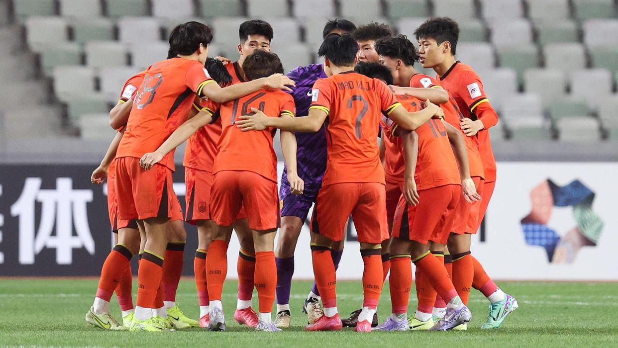 中国队在激烈对决中获得胜利，晋级半决赛