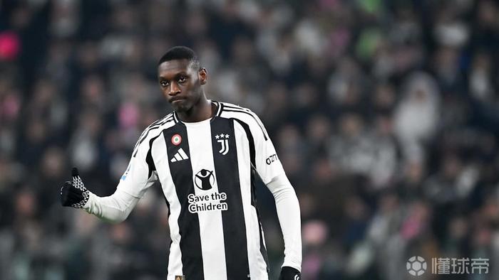 包含尤文图斯后防新援亮相：球队稳固防线备战的词条