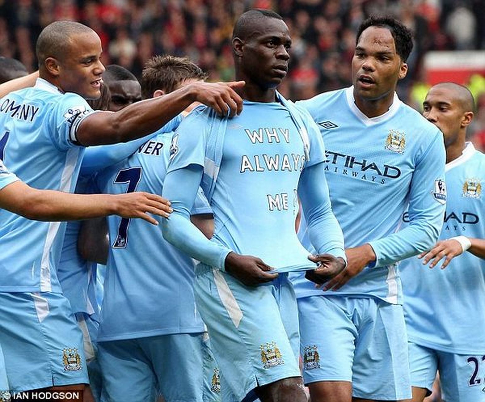 惊心动魄！比赛中的精彩瞬间令球迷尖叫不止的简单介绍