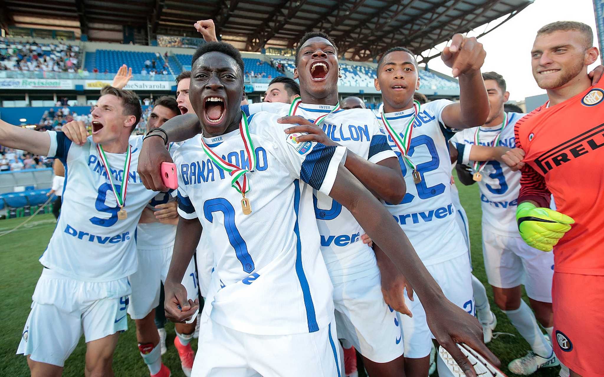 双方精彩对决，一场激动人心的比赛