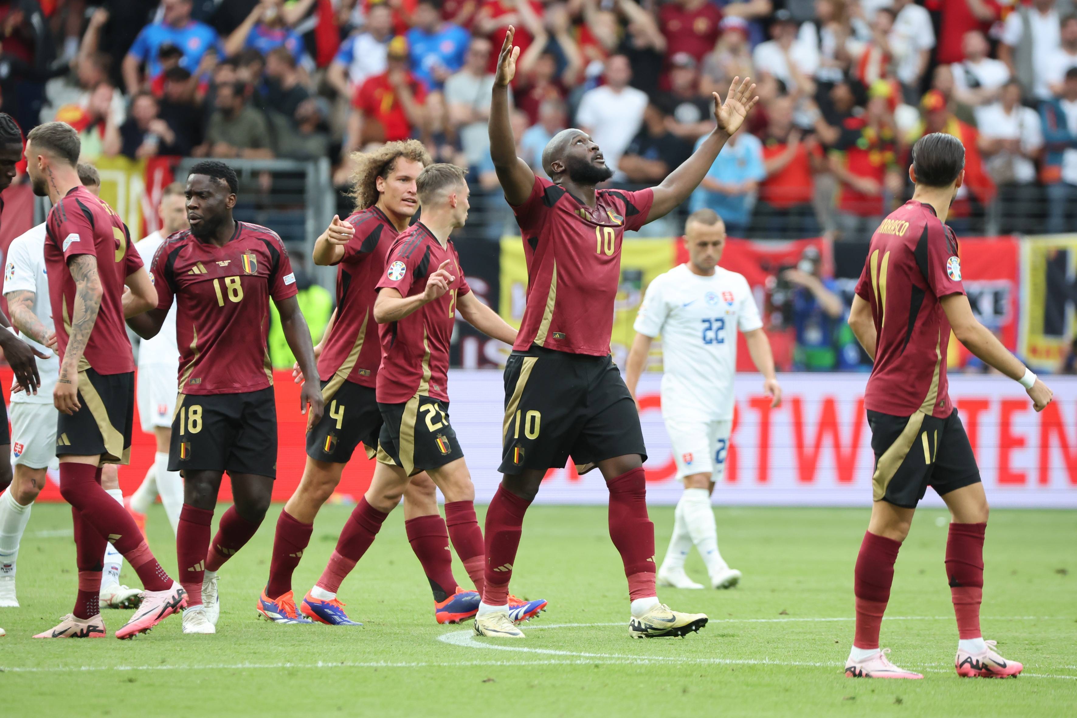 包含丹麦势如破竹,欧洲比赛连胜中的词条