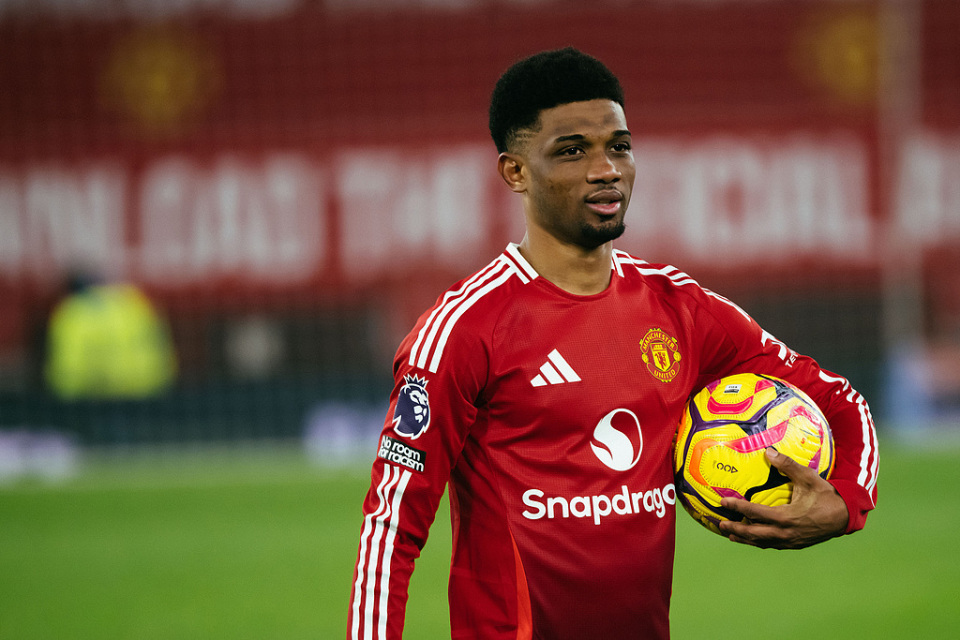 包含曼联中场接受采访，表示球队目标冠军的词条