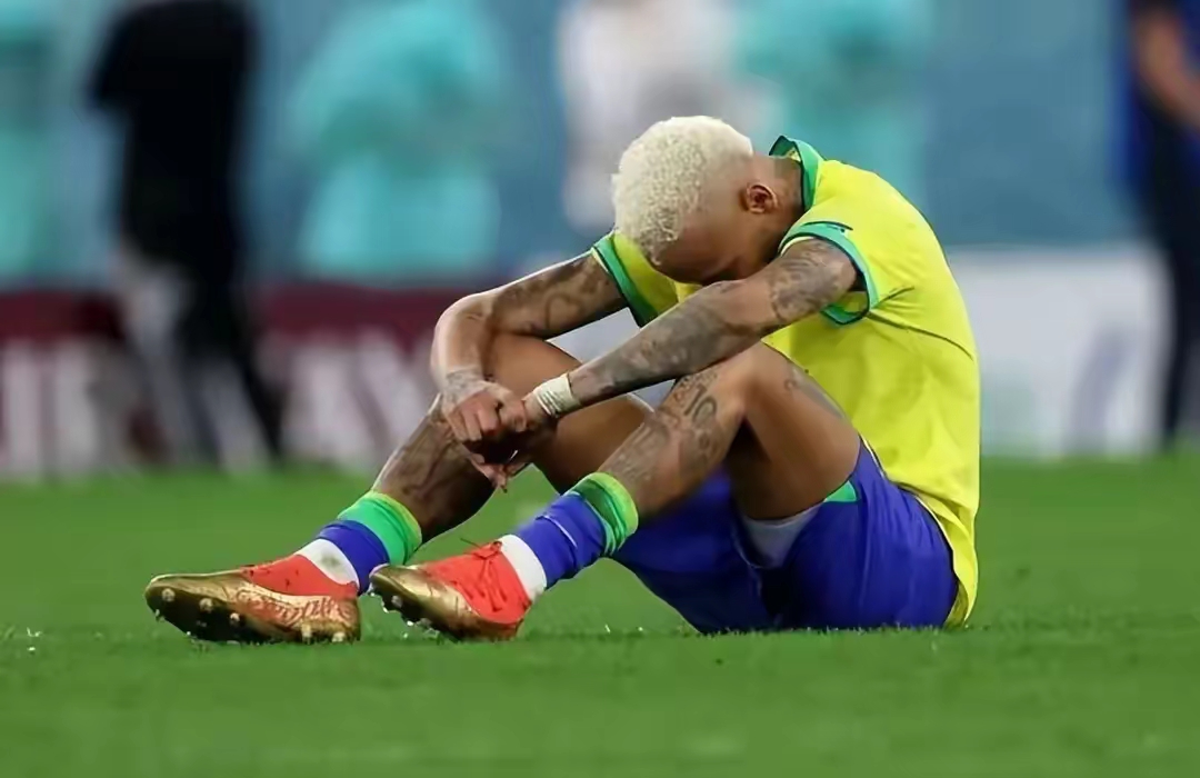 关于巴西球星受伤下场，引起团队担忧的信息