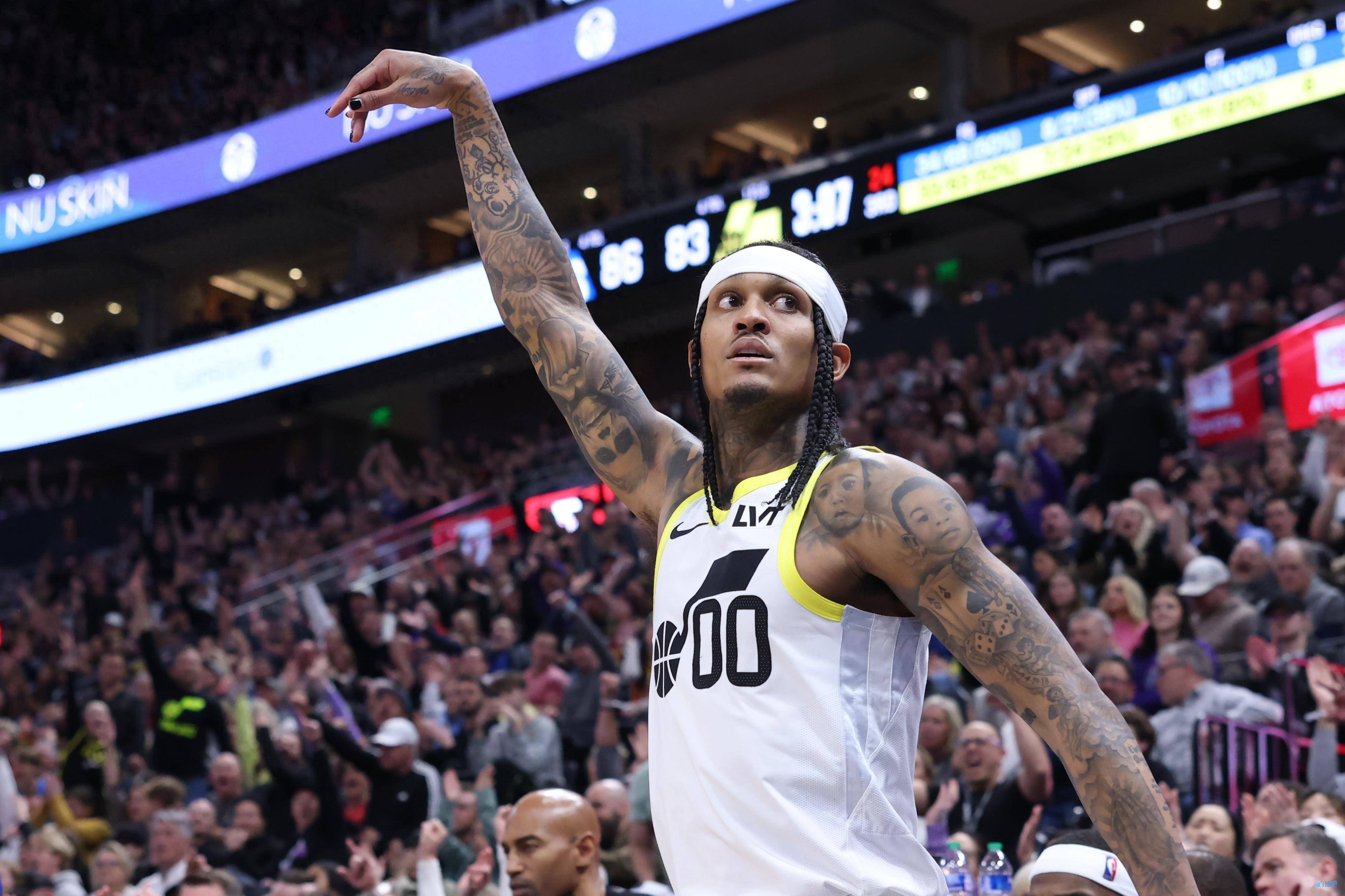 包含爵士攻防兼顾，戈贝尔独领风骚的词条