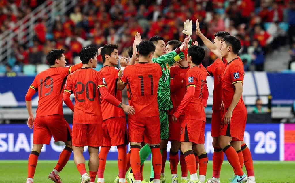 激战一触即发，球迷热议不断的简单介绍