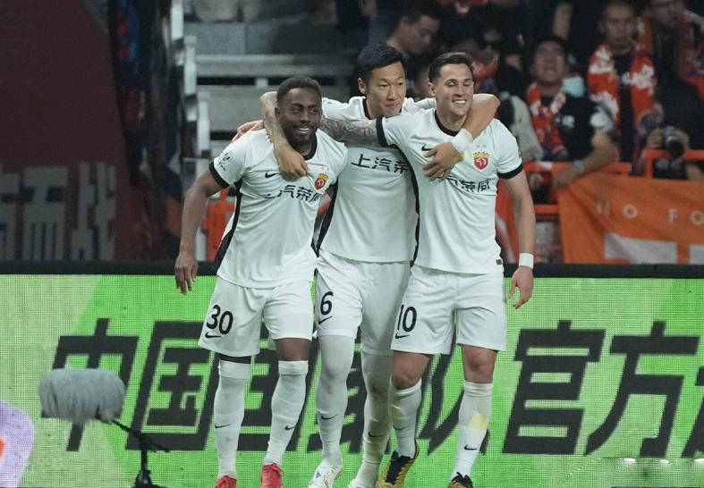 激战一触即发，球迷热议不断的简单介绍