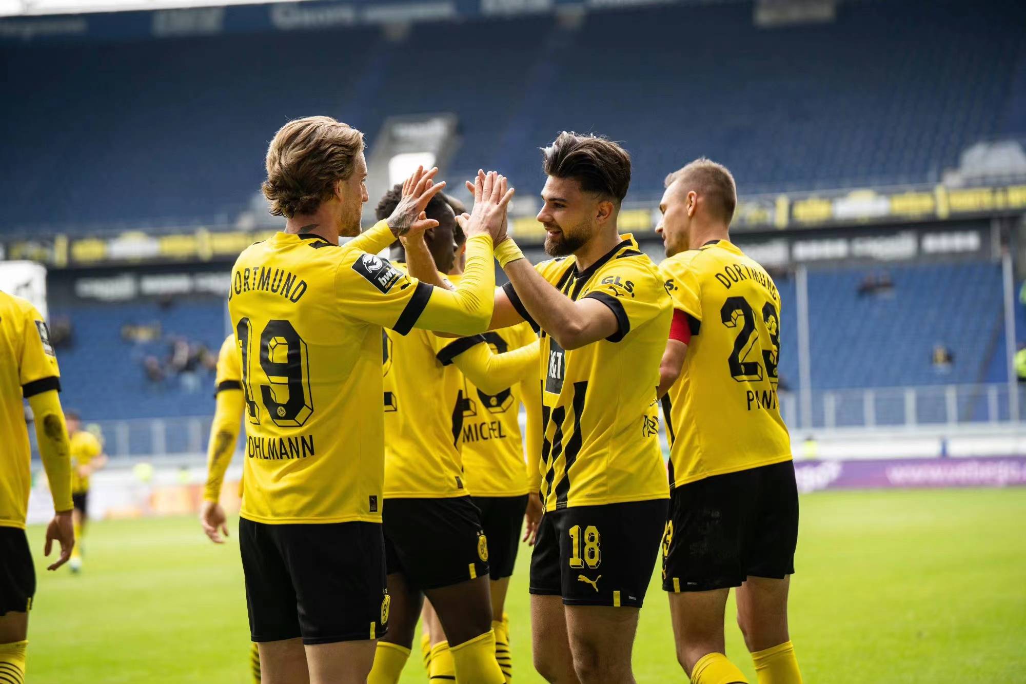 无可替代！欧冠比赛历史性瞬间，焦点关注球员表现