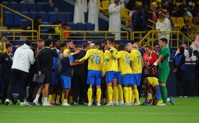 包括创造历史性胜利，球队展现团队实力的简单介绍