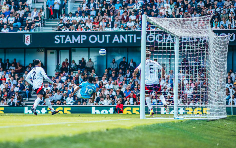 曼城大胜收官，小组出线在望