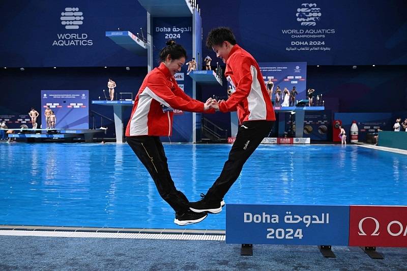 双人搭档共商冠军，默契配合