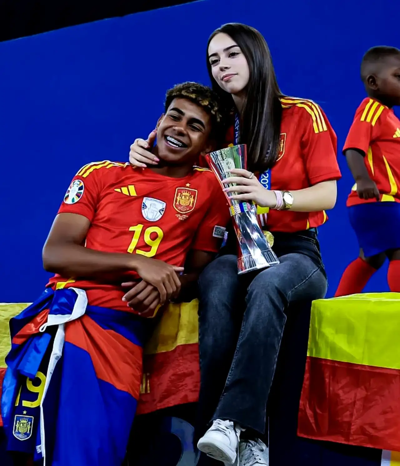 包含欧洲国家队比赛结果牵动人心的词条