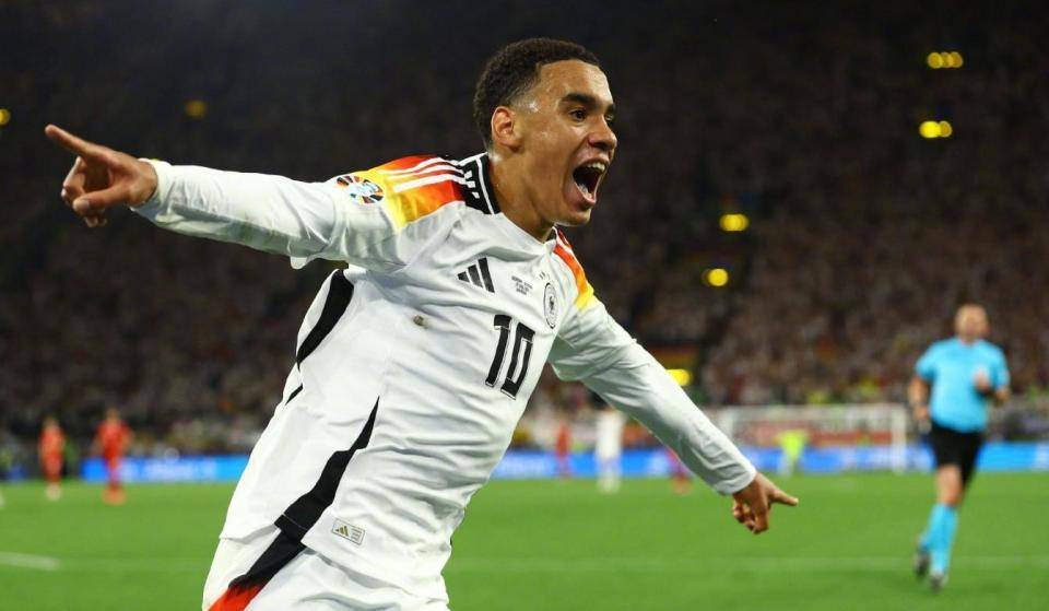 关于荷兰国家队成功挺进欧洲杯半决赛,战绩斐然的信息 关于荷兰国家队成功挺进欧洲杯半决赛,战绩斐然的信息