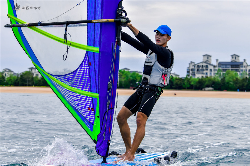 关于葡萄牙帆船选手卡尔梅诺夺得男子帆板冠军的信息
