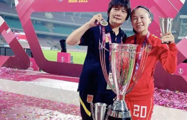 追踪报道：女足比赛背后的故事揭秘