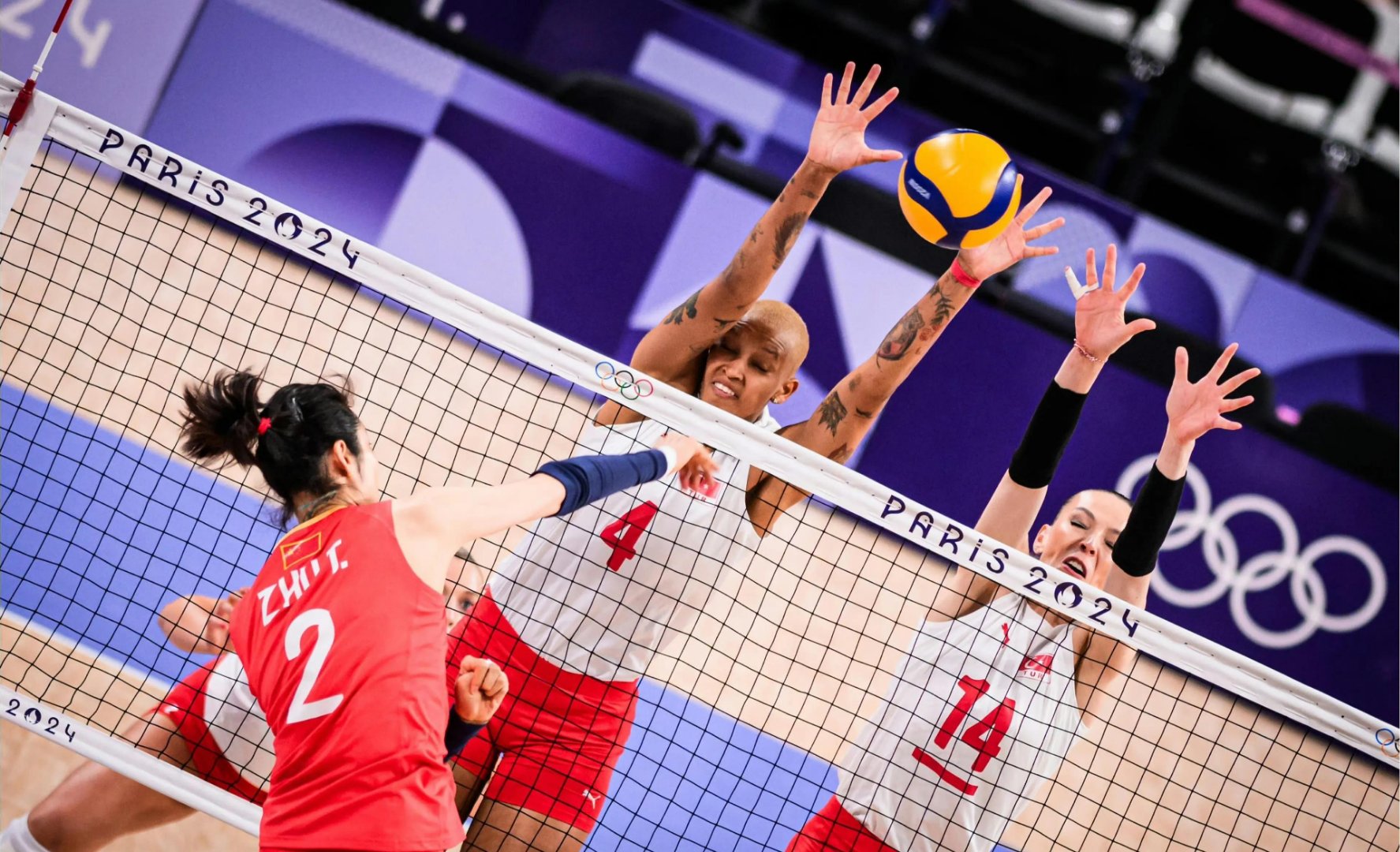 美国女子篮球队实力碾压对手获得胜利