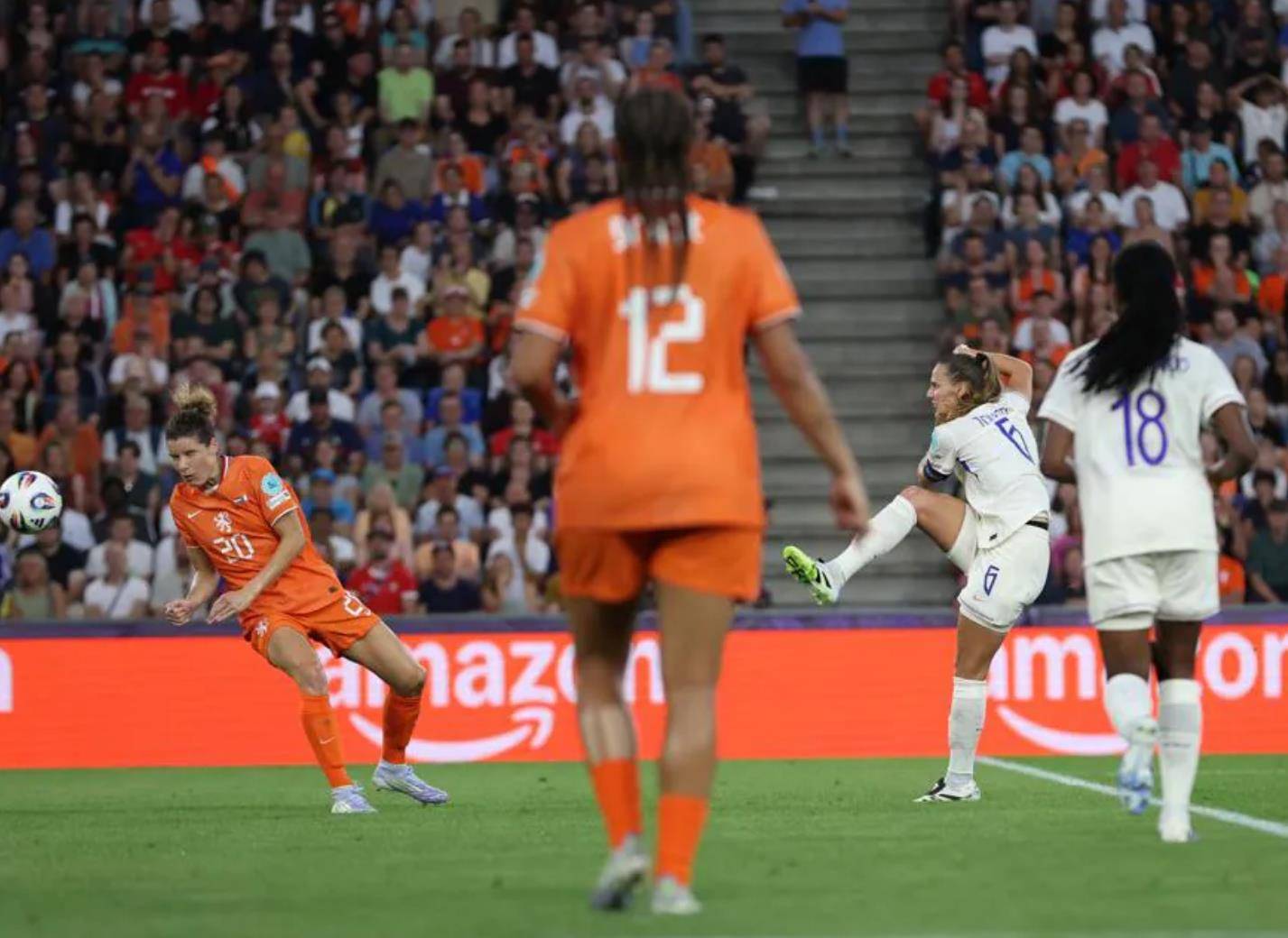 法国战胜德国，锁定欧洲杯小组头名的简单介绍