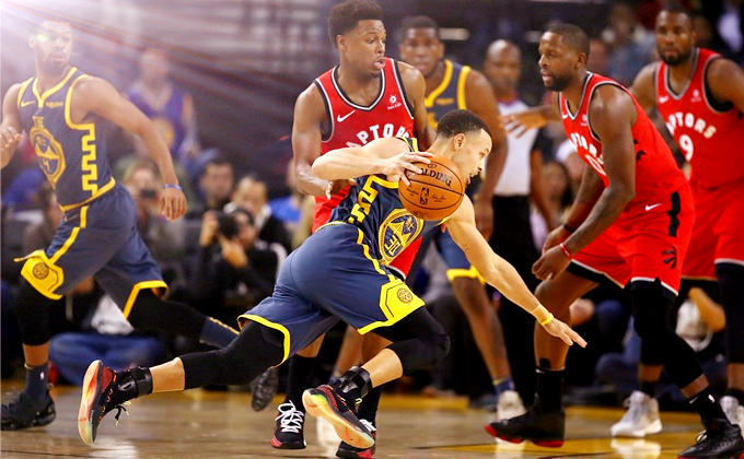 猛龙队客场惨败,教练组展开紧急调整 猛龙队客场惨败,教练组展开紧急调整