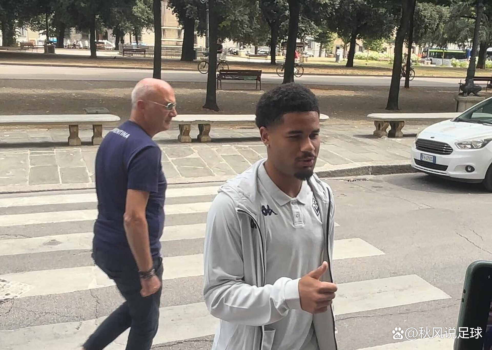 包含佛罗伦萨宣布签约意大利国脚，引进强援的词条