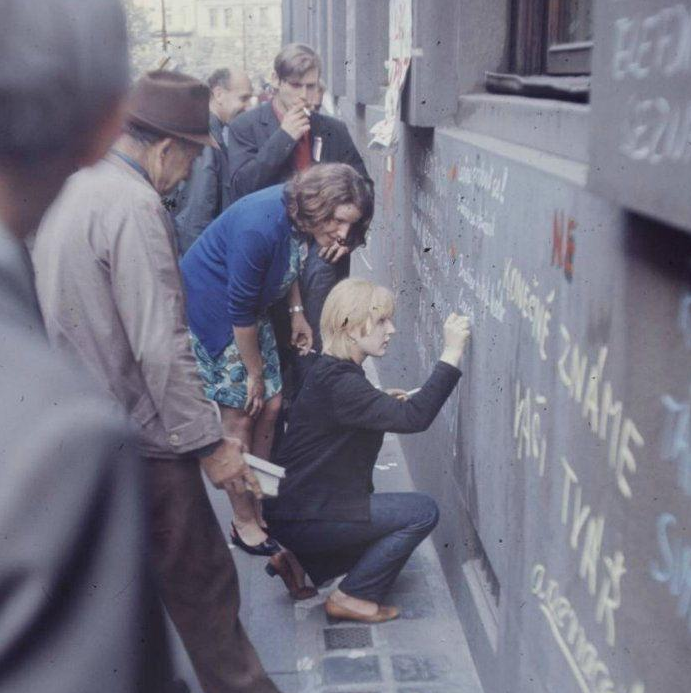 关于斯洛伐克遭遇挫败，小组出线形势严峻的信息