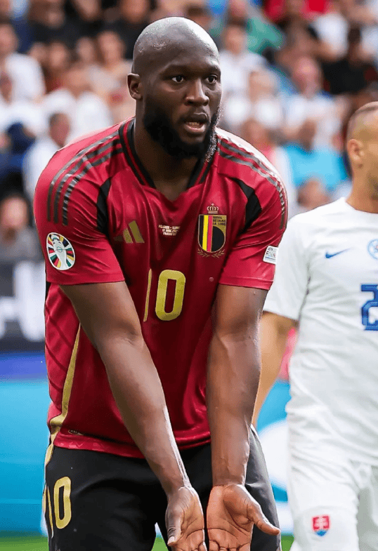 关于斯洛伐克遭遇挫败，小组出线形势严峻的信息