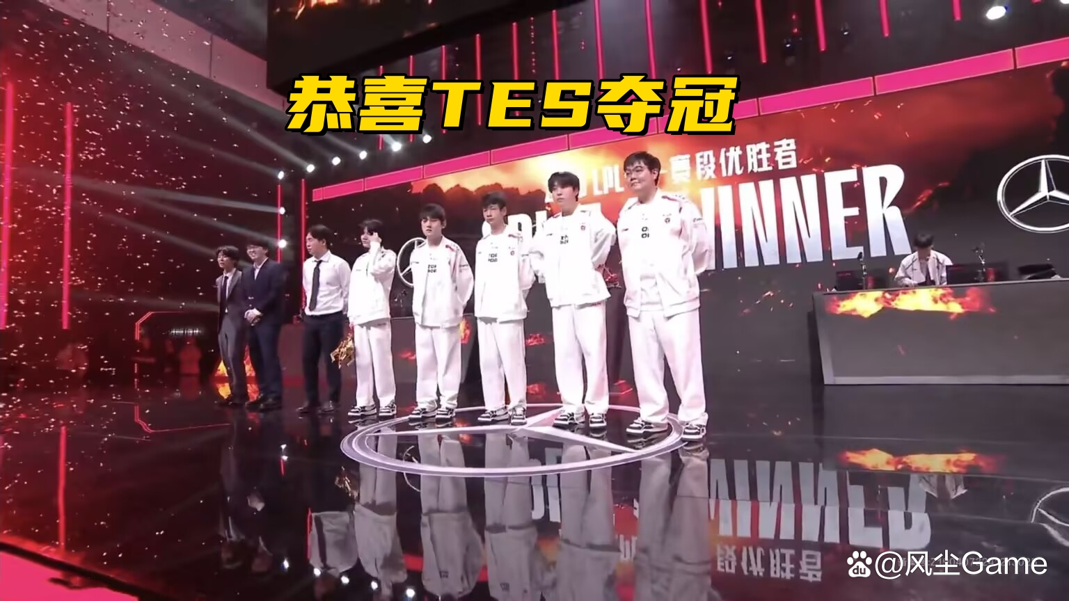 包含PSG轻取RNG，JackeyLove完成史诗逆转强强对话小组赛，引爆全场热议的词条