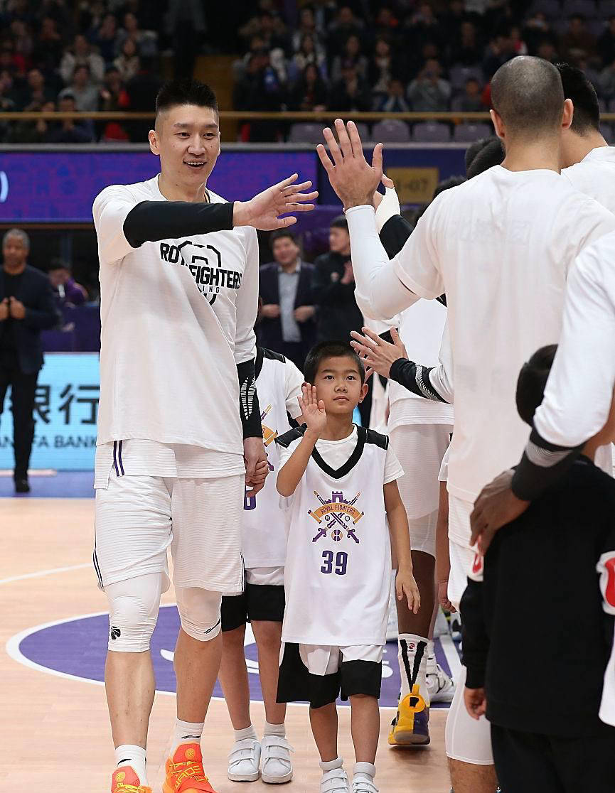 孙悦正式签约湖人队，或将在新赛季复出