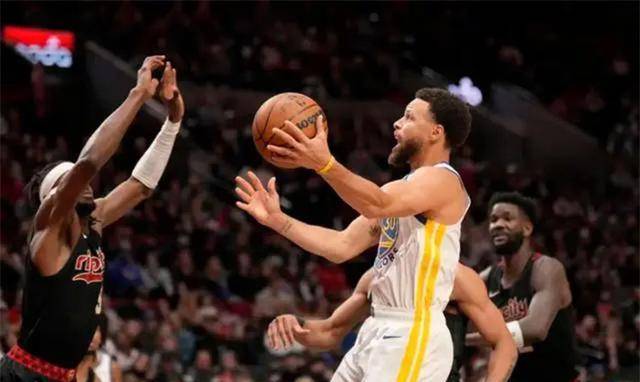 勇士三连胜！汤普森砍下29分领军击败开拓者