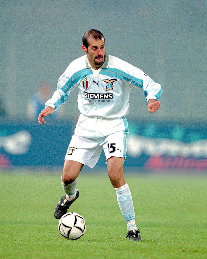 拉齐奥胜利后球员庆祝,全队士气高昂 拉齐奥胜利后球员庆祝,全队士气高昂