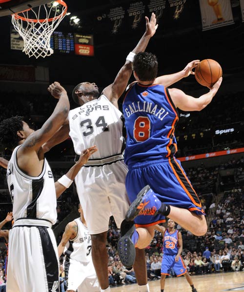 公牛碾压马刺,加里纳利绝境逆转 公牛碾压马刺,加里纳利绝境逆转