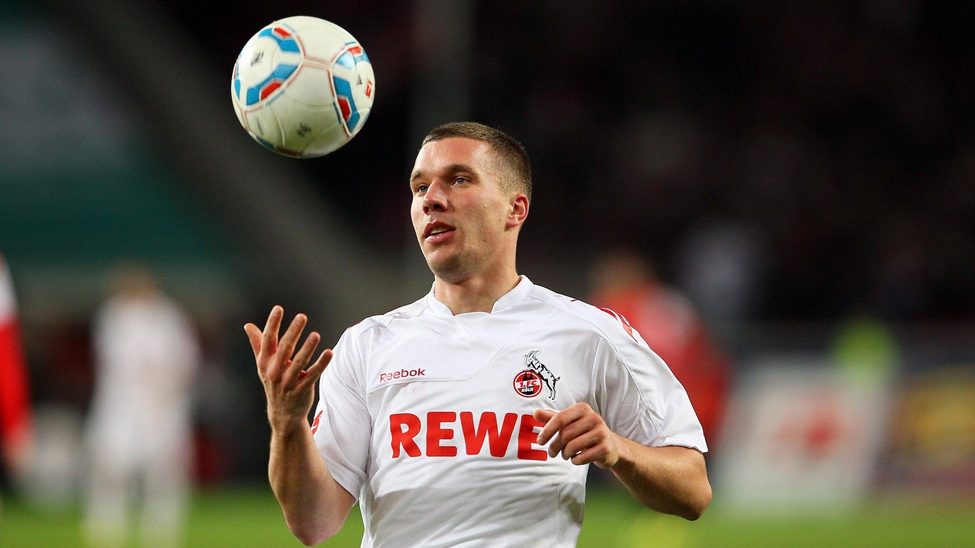 唯一瞬间，当山姆大叔披上红黑衫 记拉什福德在一场跨界对决中的冠军级定义